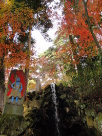 紅葉と滝.JPGのサムネール画像